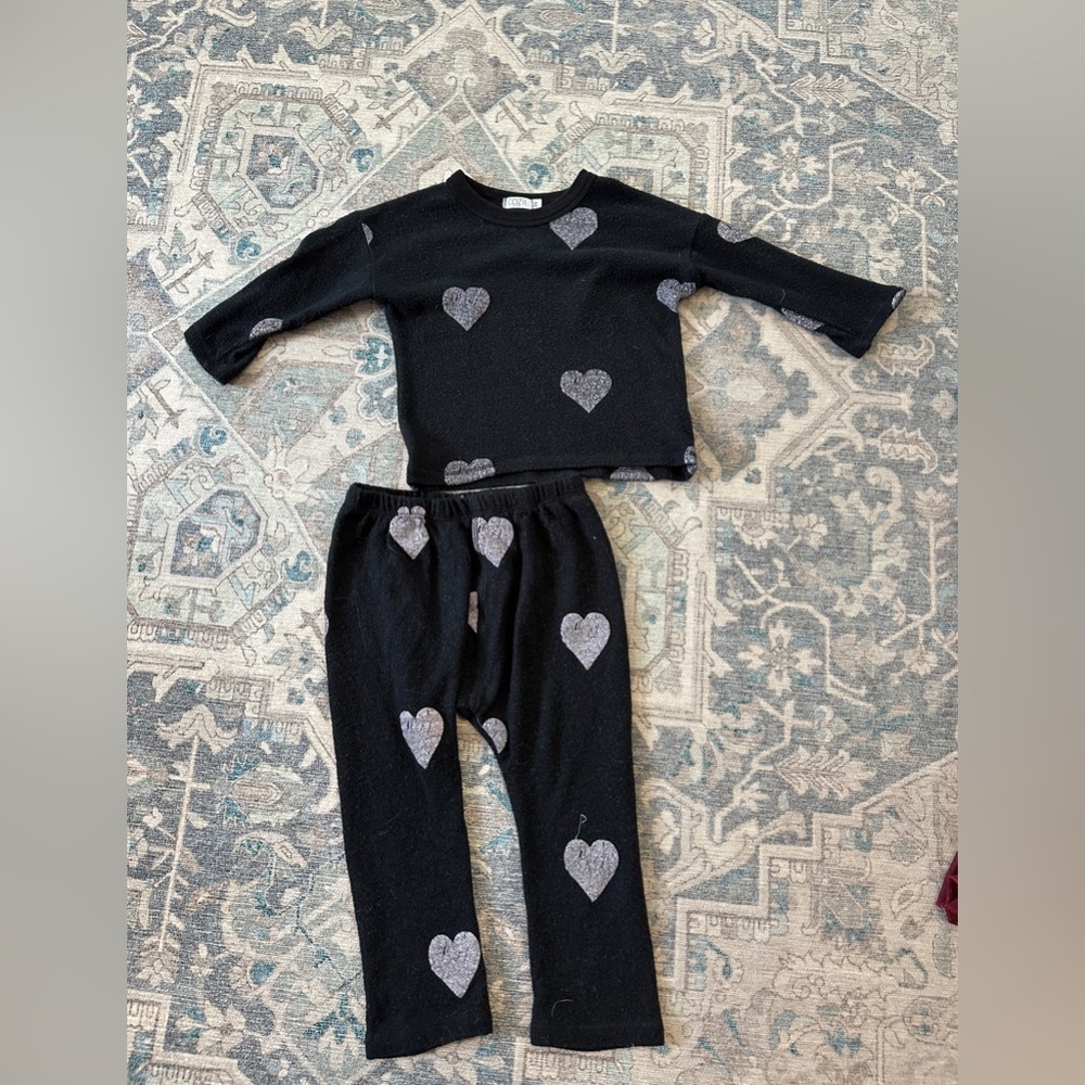 matching long sleeve set. Very soft. Worn a handful of times, good condition